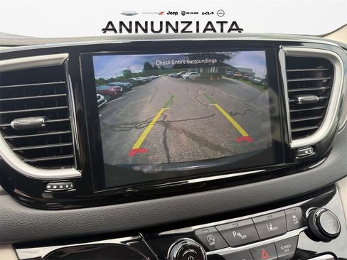 Certified 2023 Chrysler Pacifica Touring-L image 12