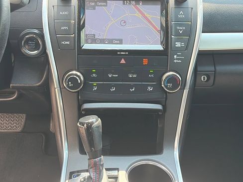 Used 2016 Toyota Camry SE w/ Moonroof Package FWD image 30