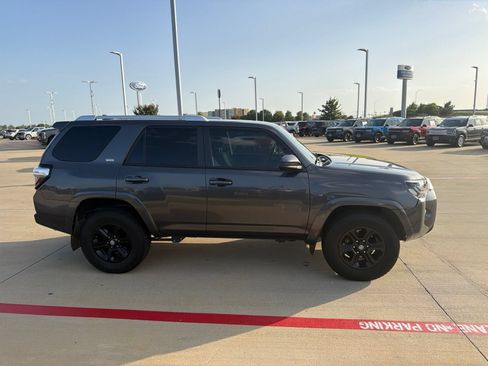 Used 2017 Toyota 4Runner SR5 RWD image 11