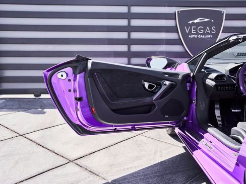 Used 2024 Lamborghini Huracan EVO image 32