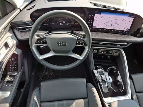 Certified 2025 Audi Q5 Premium Plus w/ Premium Plus image 12