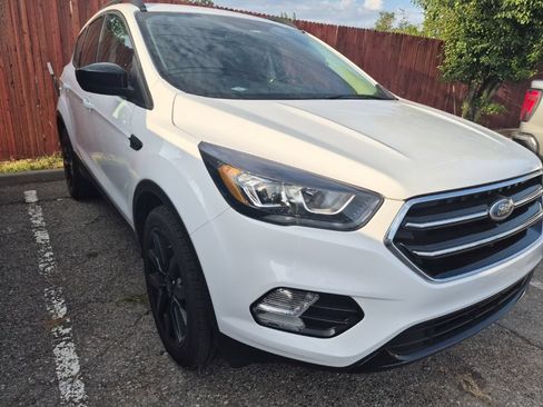 Certified 2019 Ford Escape SE FWD image 22