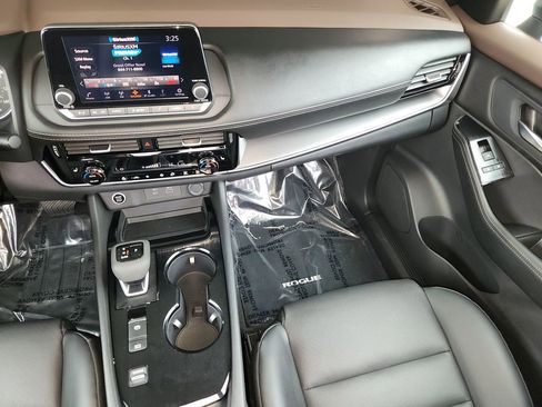 Certified 2023 Nissan Rogue SV w/ SV Premium Package FWD image 17