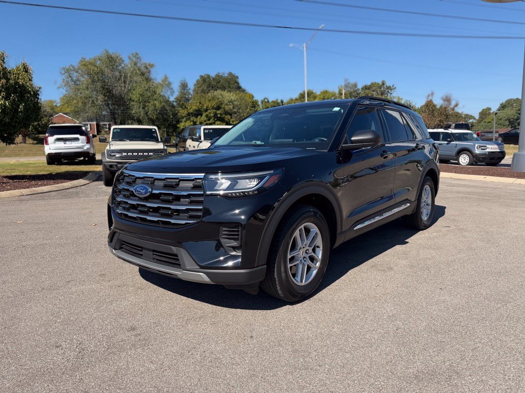 Certified 2025 Ford Explorer Active RWD image 3