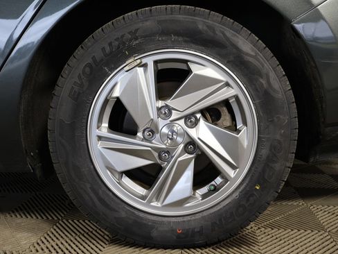 Used 2024 Hyundai Elantra SE FWD image 18