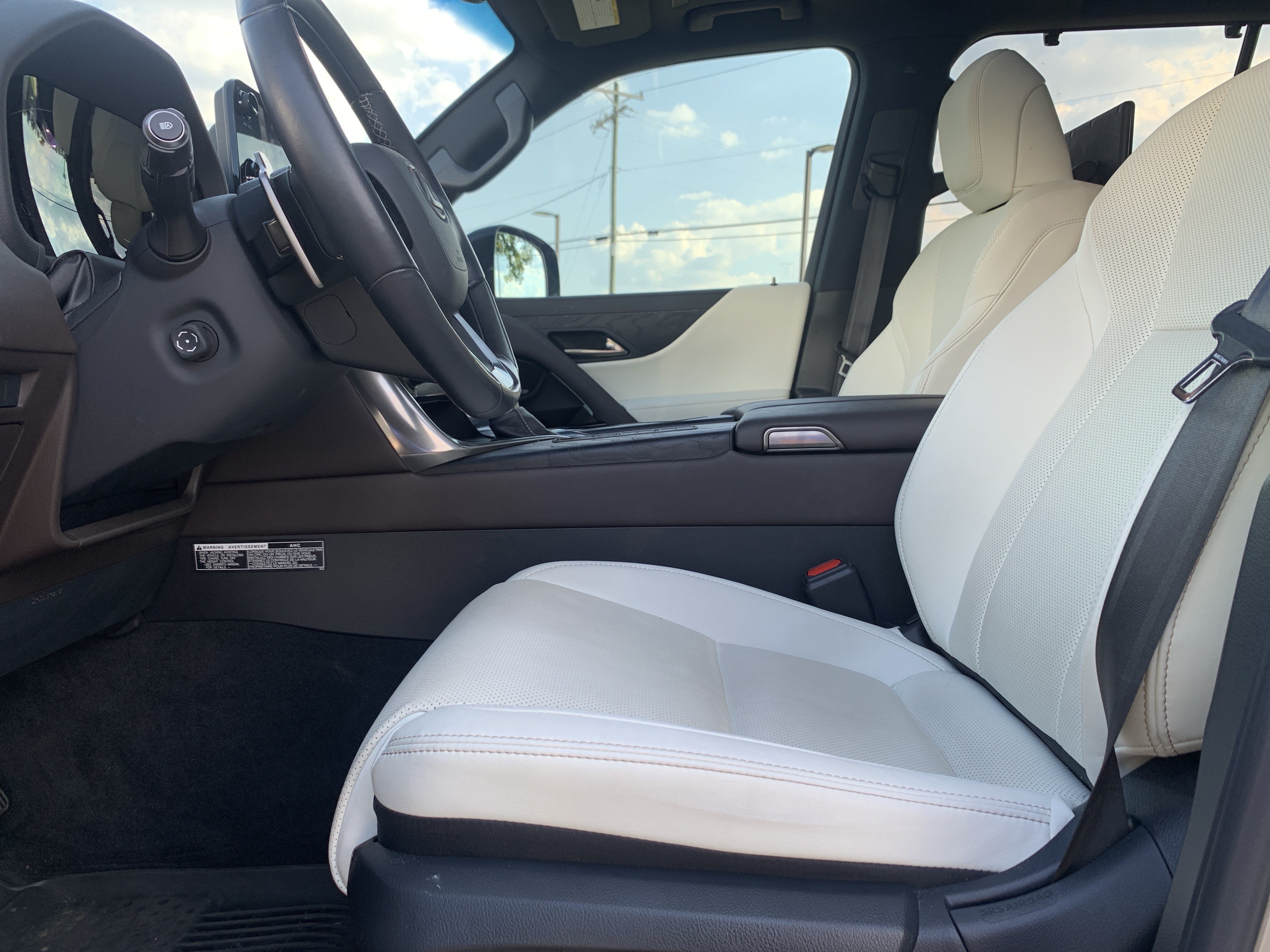 Used 2023 Lexus LX 600 4WD w/ Appearance Package image 3