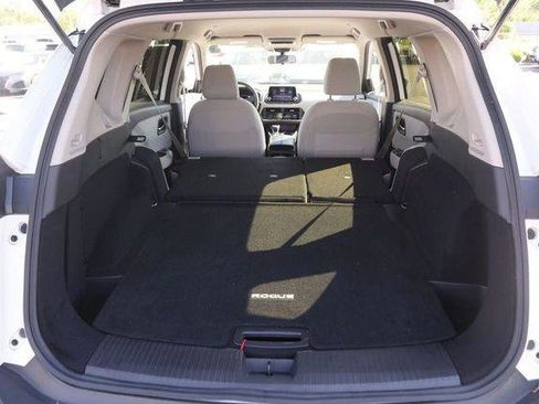 Used 2023 Nissan Rogue SV image 7