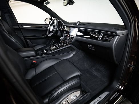 Certified 2026 Porsche Macan S AWD/4WD image 28