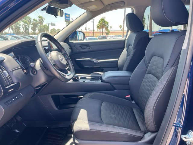 Used 2025 Nissan Pathfinder SV FWD image 19