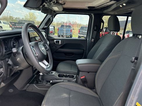 Used 2025 Jeep Wrangler Sahara w/ Safety Group image 21