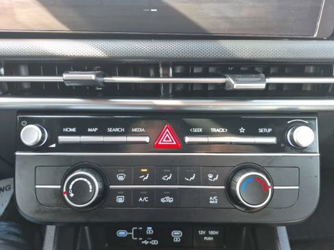 Used 2025 Hyundai Santa Cruz SE AWD/4WD image 31