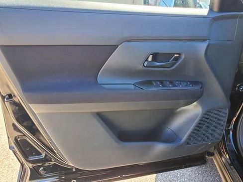 Used 2025 Nissan Kicks S image 9