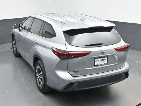 Used 2021 Toyota Highlander XLE FWD image 42