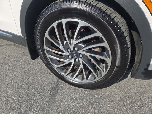 Used 2019 Lincoln Nautilus Reserve image 29