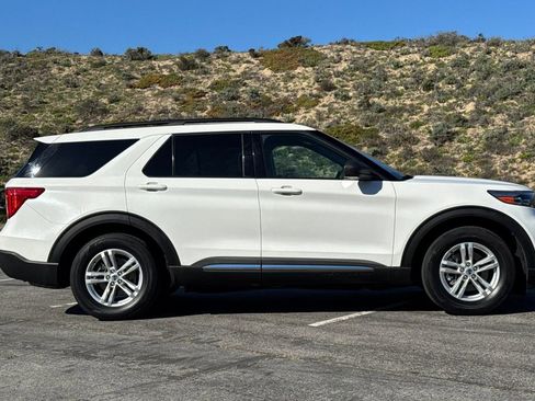 Certified 2022 Ford Explorer XLT image 2