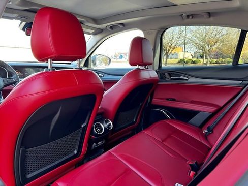 Used 2020 Alfa Romeo Stelvio Ti w/ Nero Edizione image 17