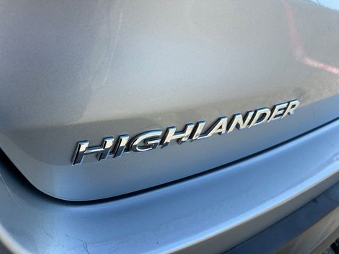 Used 2019 Toyota Highlander XLE AWD/4WD image 37