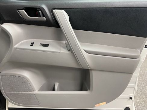 Used 2013 Toyota Highlander Plus image 61