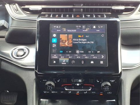 Used 2023 Jeep Grand Cherokee Altitude AWD/4WD image 20