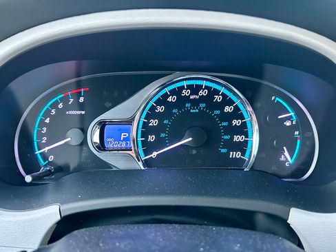 Used 2011 Toyota Sienna XLE image 24