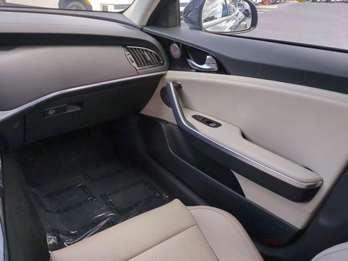 Used 2019 Kia Stinger Premium image 16