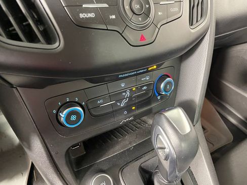 Used 2016 Ford Focus SE w/ SE Power Seat Package image 9