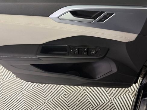 Used 2025 Volkswagen Taos SE image 22