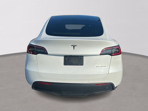 Used 2022 Tesla Model Y Long Range image 4