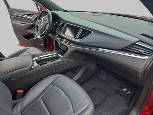 Used 2023 Buick Enclave Essence image 10