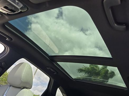 Used 2025 Hyundai Tucson Limited AWD/4WD image 17