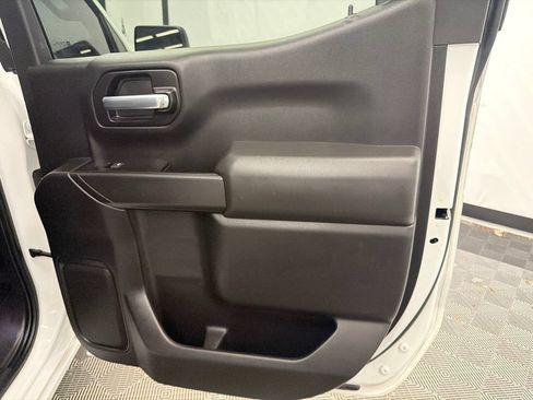 Used 2021 Chevrolet Silverado 1500 Custom Trail Boss w/ LPO, Dark Essentials Package AWD/4WD image 16