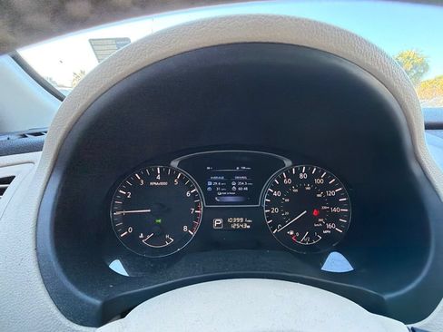 Used 2015 Nissan Altima 2.5 SV w/ Convenience Package FWD image 7