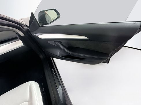 Used 2023 Tesla Model 3 Standard Range image 31