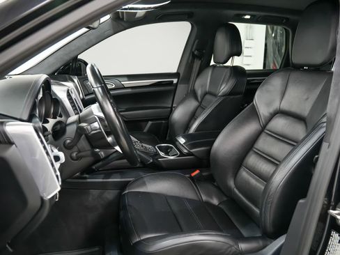 Certified 2017 Porsche Cayenne Turbo AWD/4WD image 5