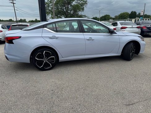 Used 2025 Nissan Altima 2.5 SR FWD image 9