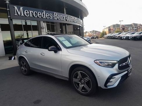 Used 2024 Mercedes-Benz GLC 300 4MATIC image 1