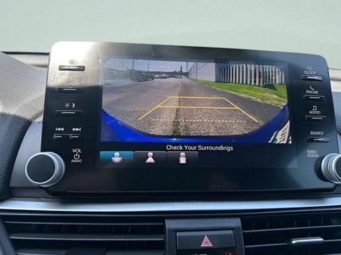 Used 2018 Honda Accord Sport image 19