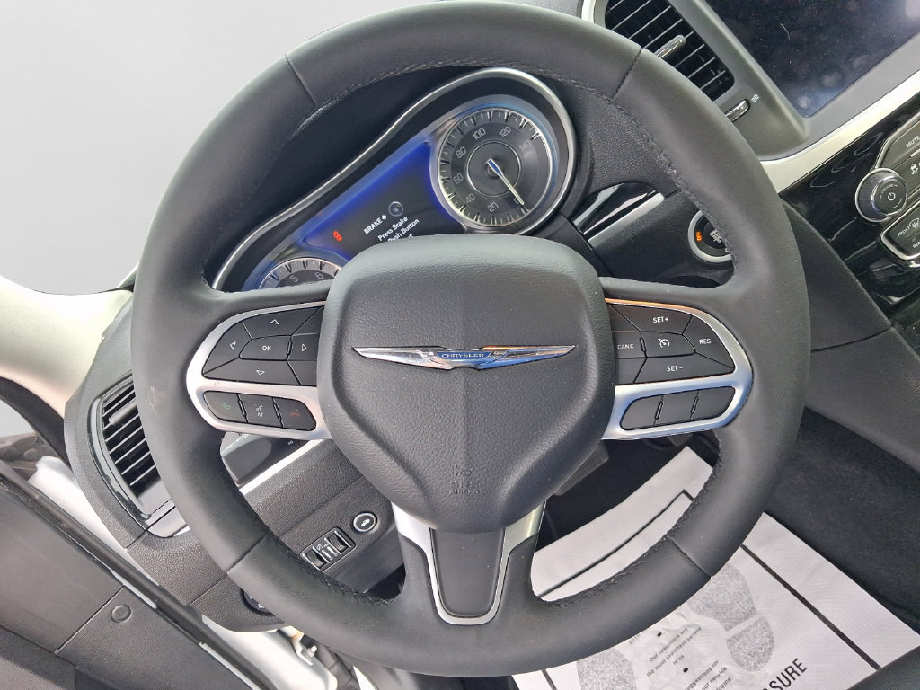 Used 2023 Chrysler 300 Touring L AWD/4WD image 28
