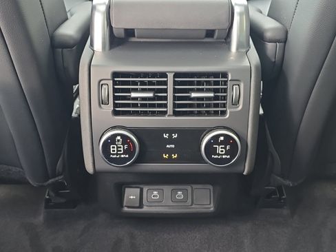 Certified 2025 Land Rover Discovery Dynamic SE image 22