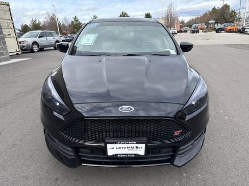Used 2017 Ford Focus ST image 9