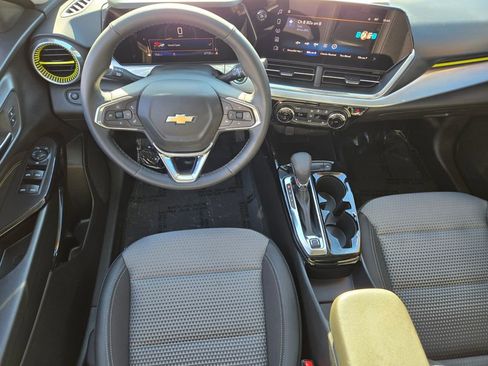 Used 2024 Chevrolet Trax LT w/ Driver Confidence Package image 11