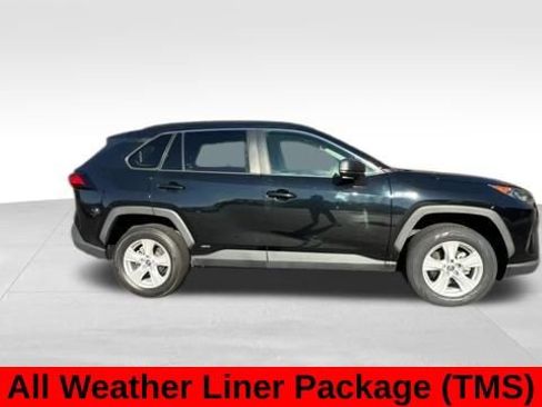 Used 2021 Toyota RAV4 LE image 9