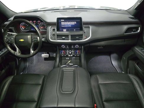 Used 2021 Chevrolet Suburban LT image 9