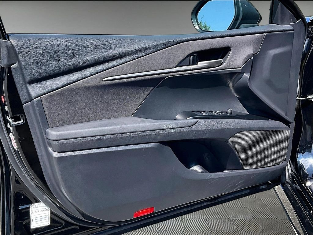 Used 2025 Toyota Camry LE FWD image 9