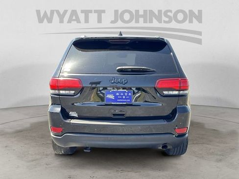 Used 2019 Jeep Grand Cherokee Laredo RWD image 4