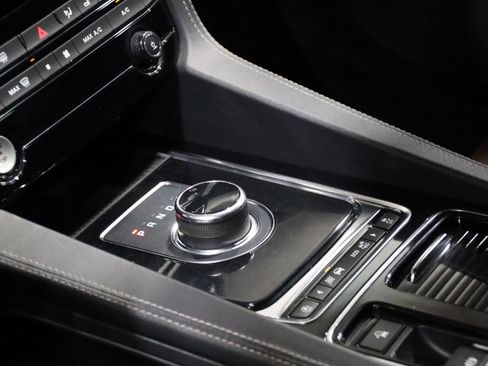 Used 2019 Jaguar F-PACE S image 62