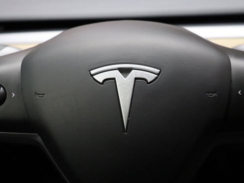 Used 2023 Tesla Model 3 Standard Range image 42