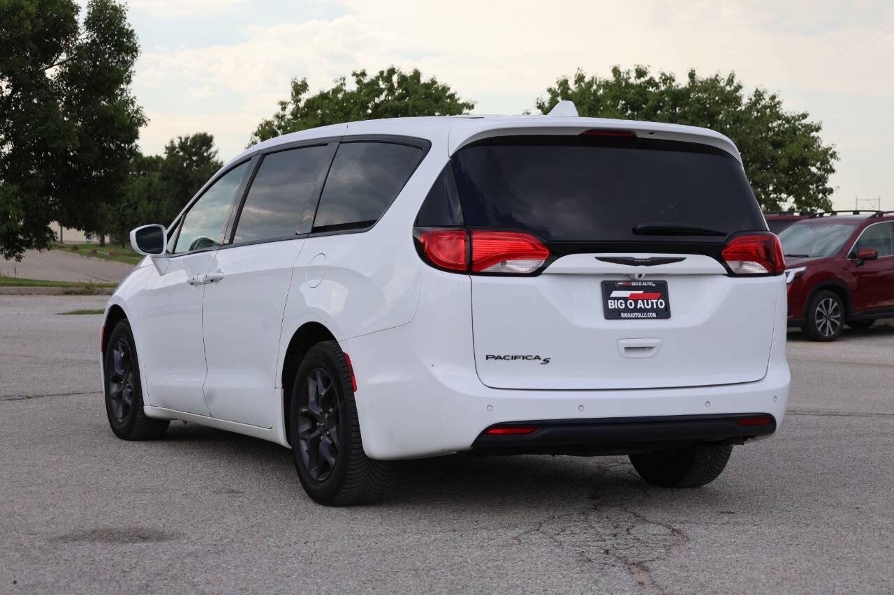 Used 2018 Chrysler Pacifica Touring Plus w/ S Appearance Package FWD image 11