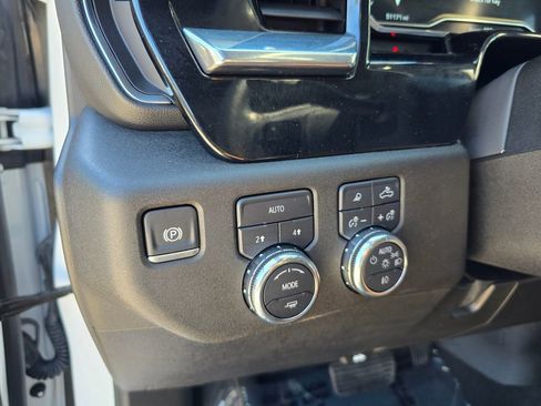 Used 2025 GMC Sierra 1500 SLT image 33