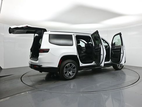 Used 2024 Jeep Wagoneer Series II w/ Flexible Seating Group image 6